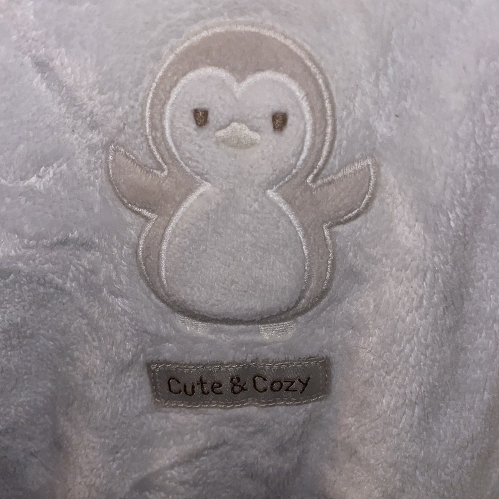 Carter’s 6 to 9 months jacket white and cream with a penguin cute and cozy - Picture 2 of 7